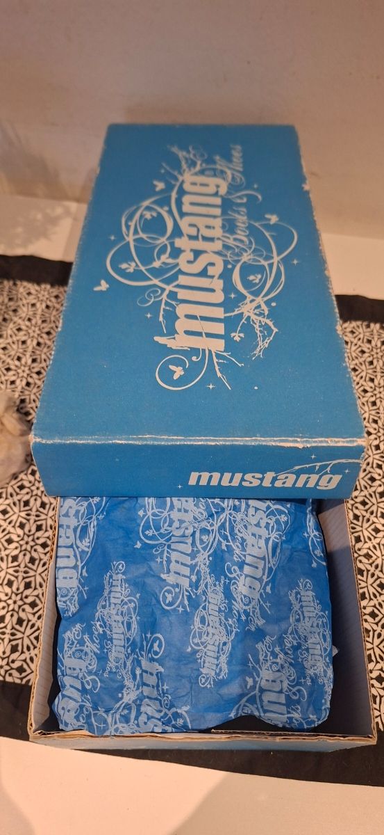 Merceditas rojas Mustang