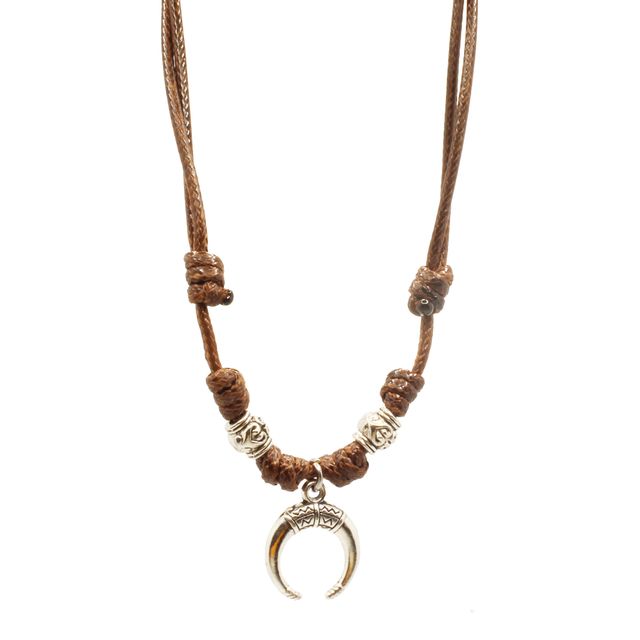 Collar marrón artesanal con colgante de luna