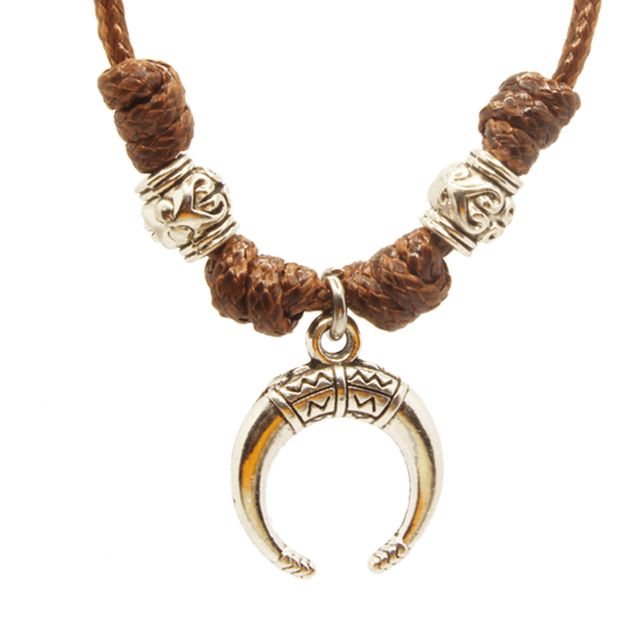 Collar marrón artesanal con colgante de luna