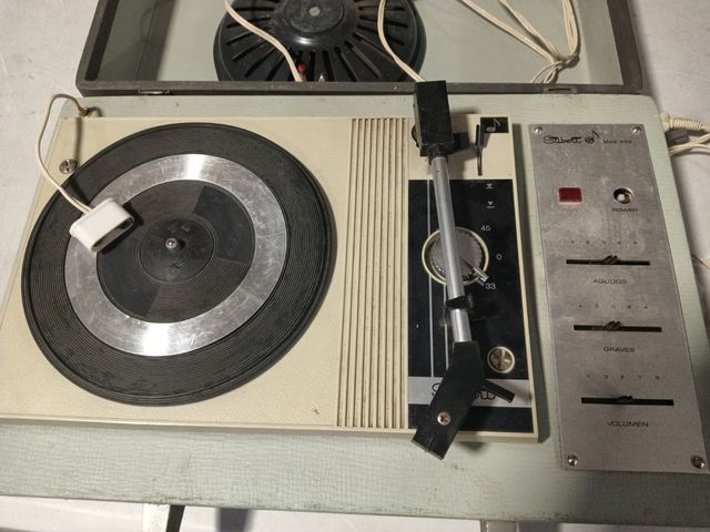 Tocadiscos Silvertone Portátil -(para reparar)