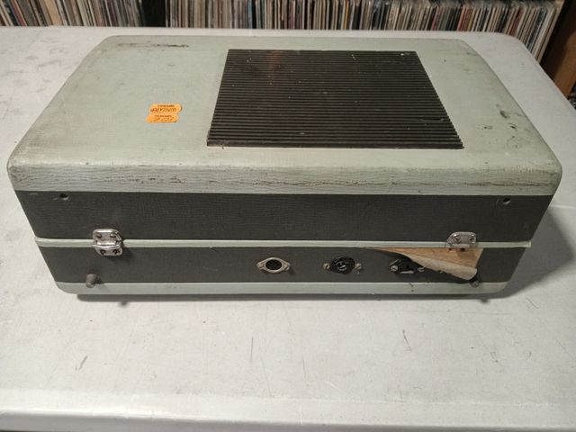 Tocadiscos Silvertone Portátil -(para reparar)