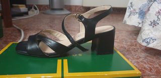 Sandalias negras mujer tacón bajo