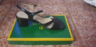 Sandalias negras mujer tacón bajo
