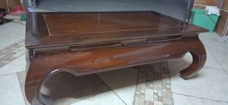Mesa madera maciza lacada.