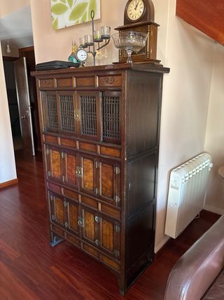 Armario coreano antiguo, ganado en el precio justo