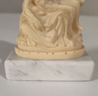 Statuina "La Pietà"di Michelangelo base in marmo 