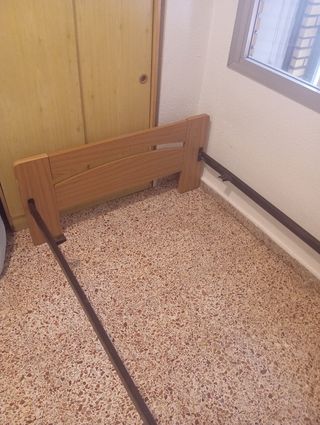 Cama 90cm + mesilla