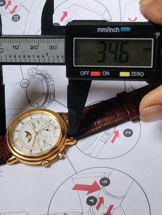 Reloj Racer Moon Phase Multi-Función
34.6mm
