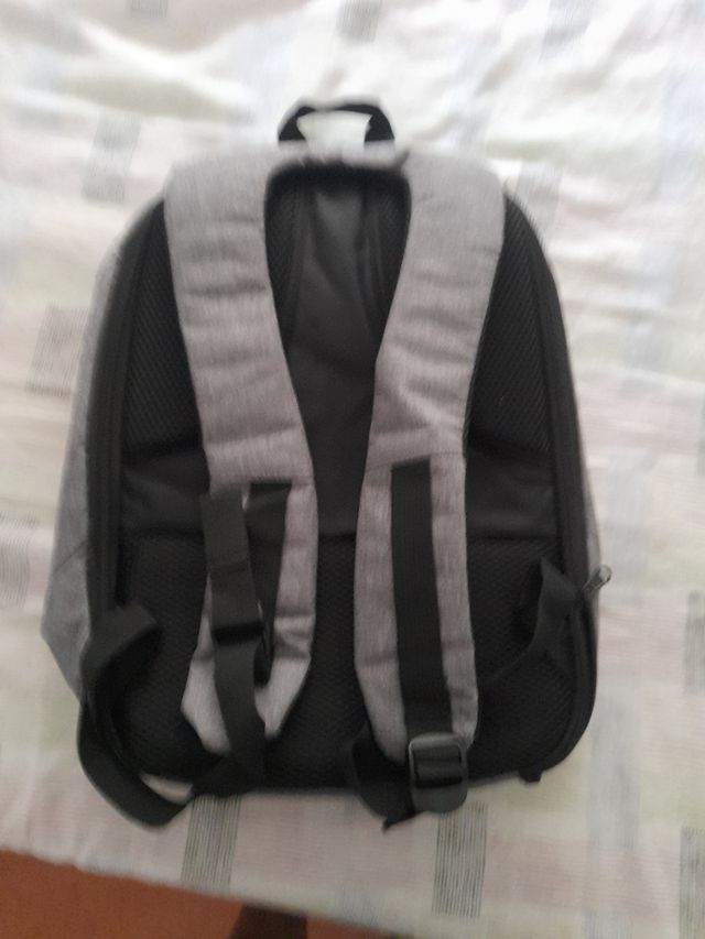 Mochila CooperVision gris y negra