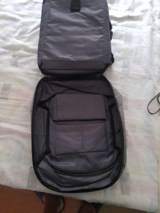 Mochila CooperVision gris y negra