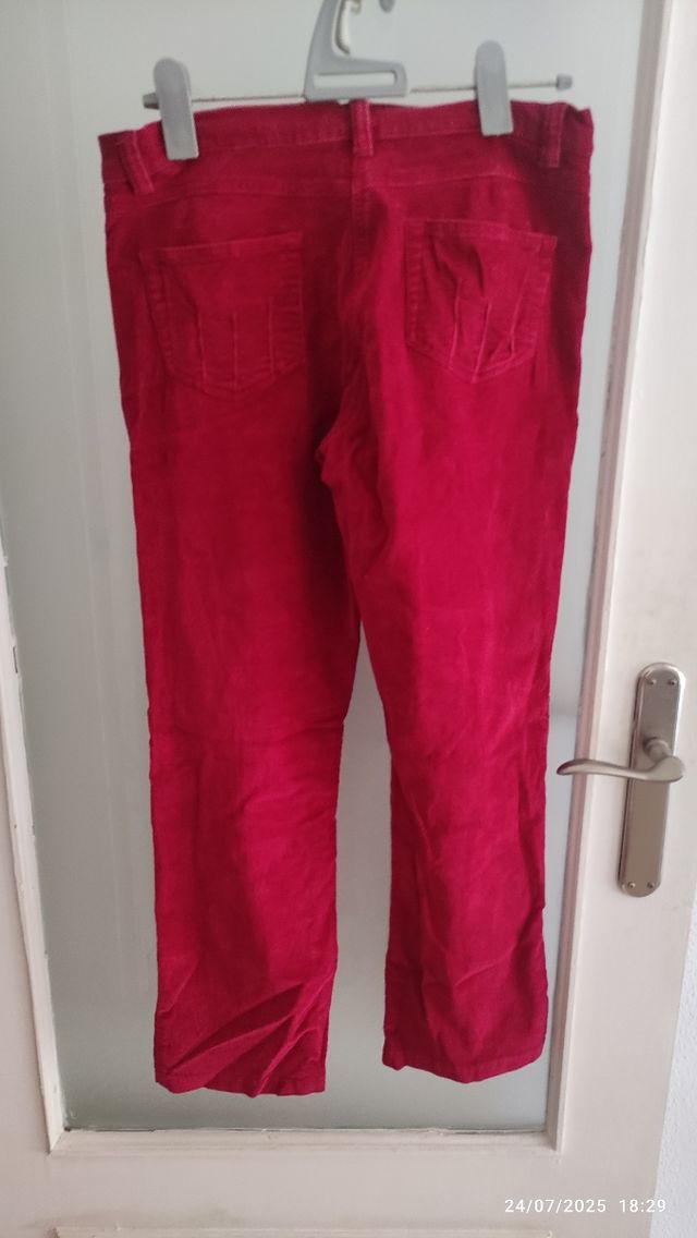 Pantalón pana rojo talla L