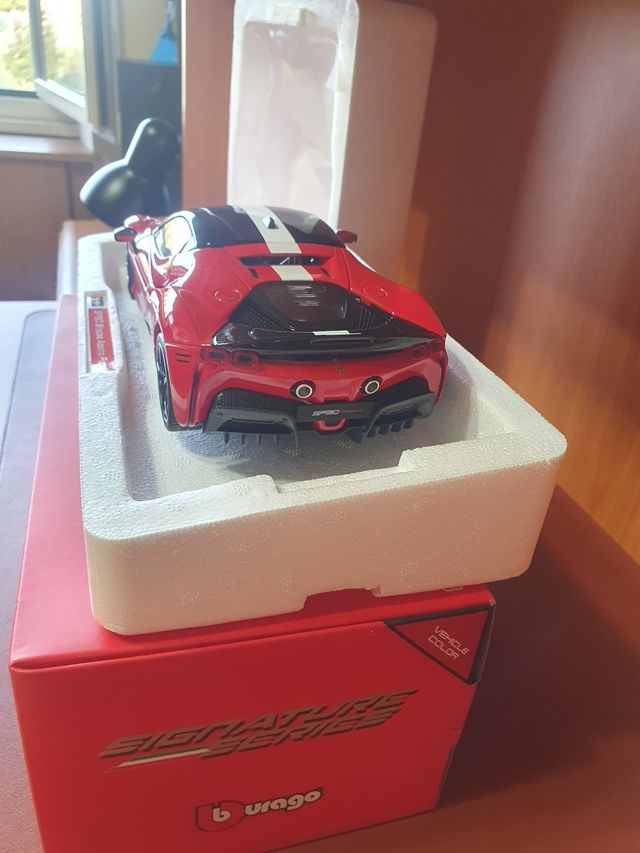 Ferrari SF90 Stradale Bburago scala da 1/18
