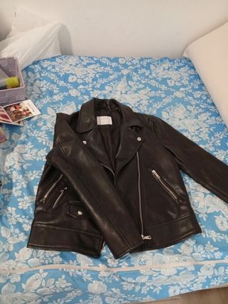 Chaqueta Zara cuero negra - Talla S