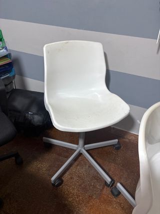 Silla giratoria blanca