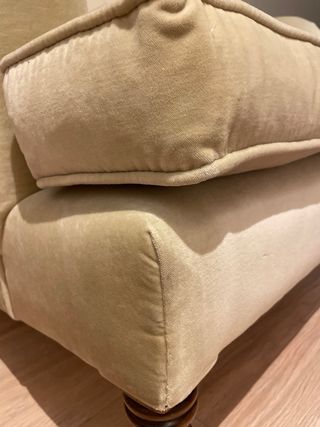 Chaiselonge beige aterciopelada