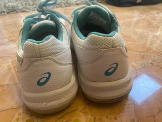 Zapatillas Asics blancas y verde agua