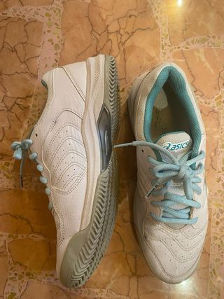 Zapatillas Asics blancas y verde agua