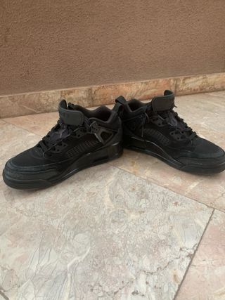 Zapatillas Jordan negras talla 40