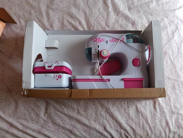 Máquina de coser infantil + estuche