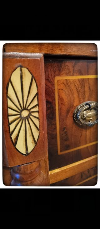 Escritorio antiguo de madera
