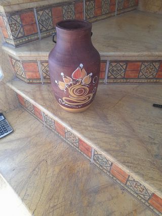 Jarrón de Terracota con Asa