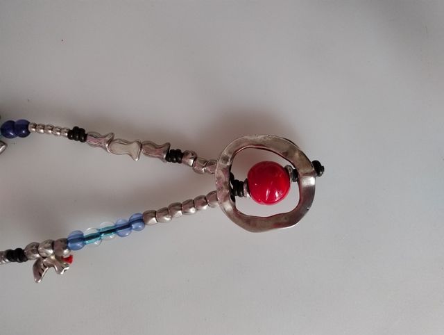 Collar plata y rojo