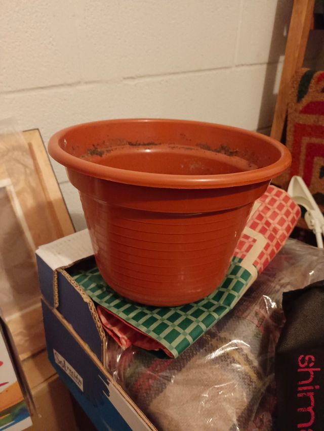 Maceta plástica marrón de 25cm de diametro