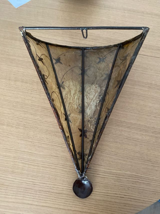 Tulipa decorativa piel marrón