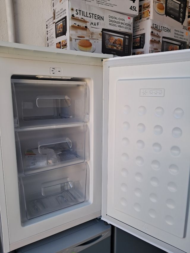 Congelador Stillstern 73L - 3 estantes