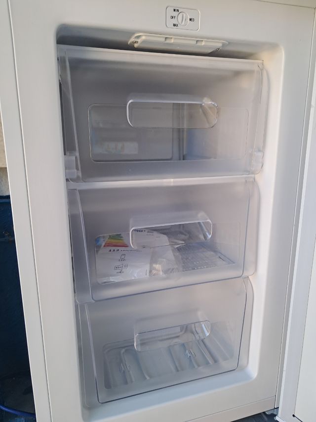 Congelador Stillstern 73L - 3 estantes