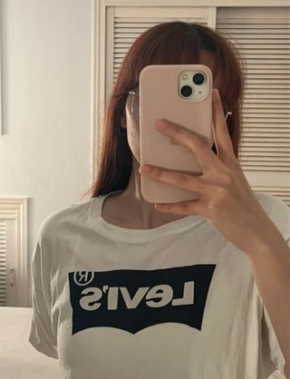 Camiseta Levi's blanca y azul - Talla S