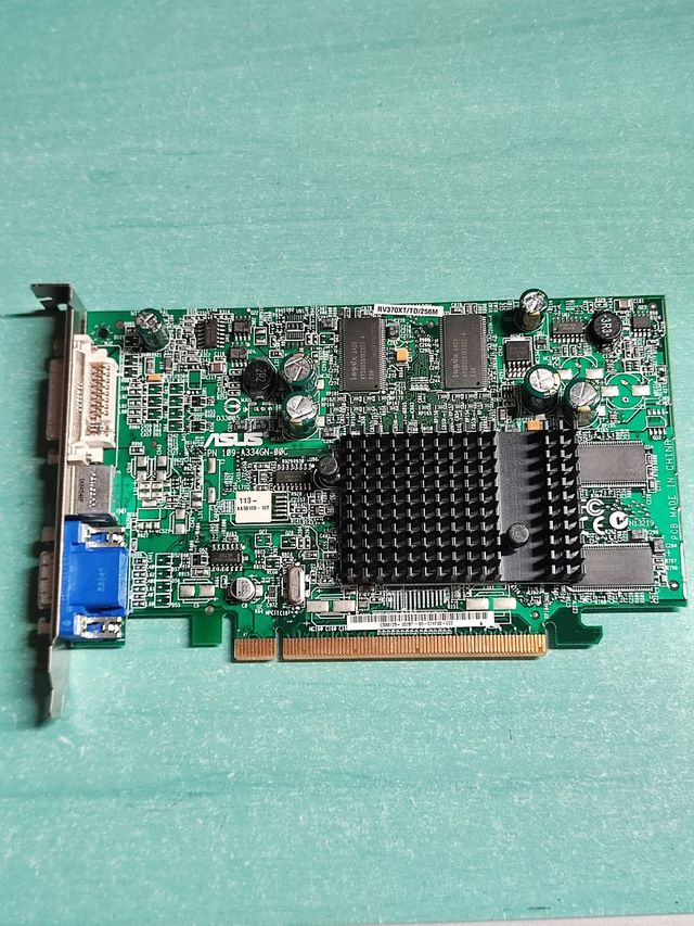 Tarjeta gráfica Asus PCIe RV37e 256 mg