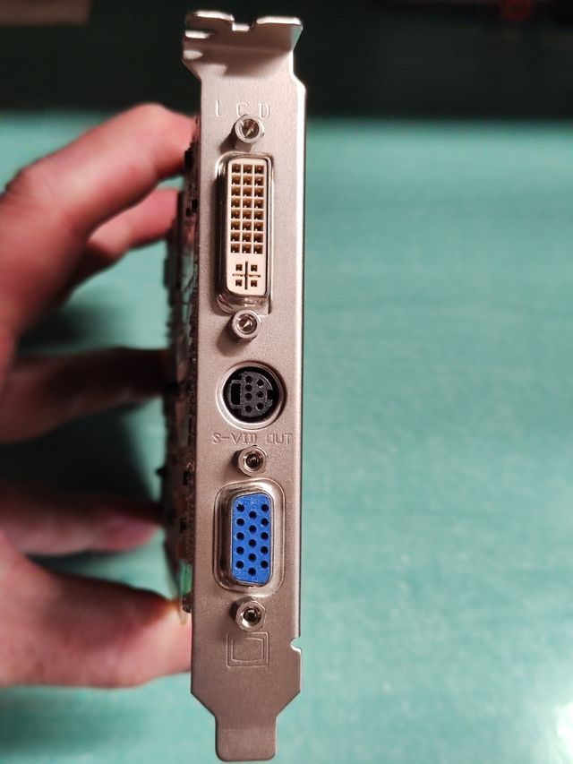 Tarjeta gráfica Asus PCIe RV37e 256 mg