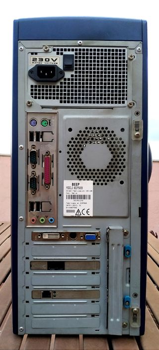 Torre PC BEEP beige y azul marino