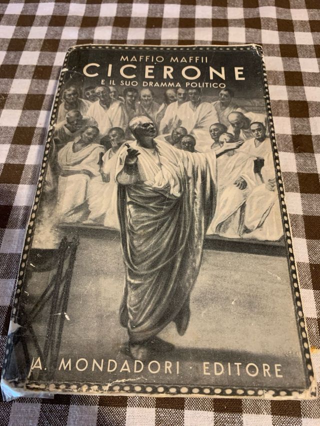 Libro antico di cicerone