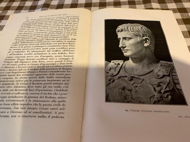 Libro antico di cicerone