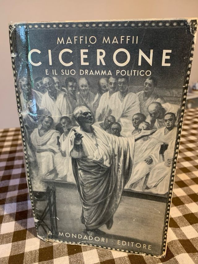 Libro antico di cicerone