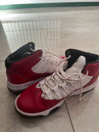 Scarpe Jordan B. Rosso-Bianche