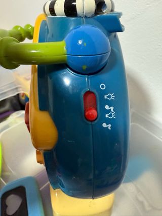 Juguete musical infantil luces va con pilas.