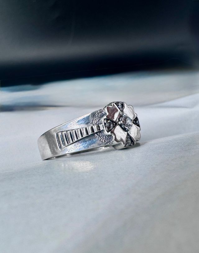 Anello in argento 💍 con zirconi