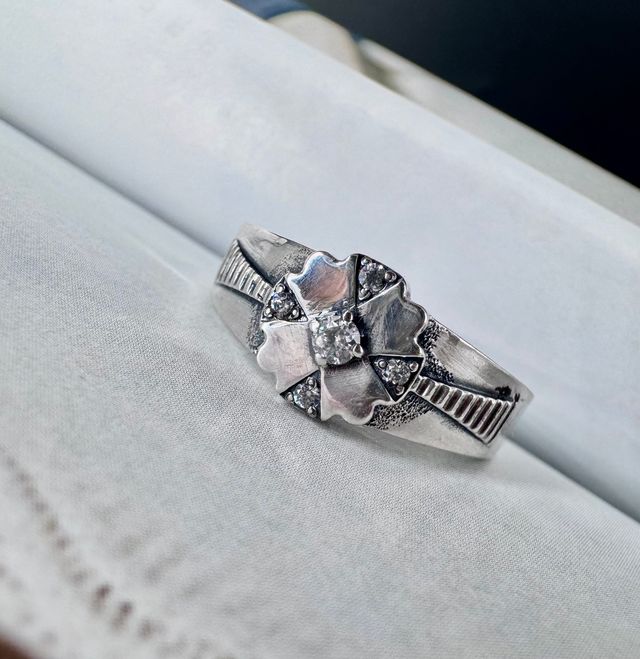 Anello in argento 💍 con zirconi