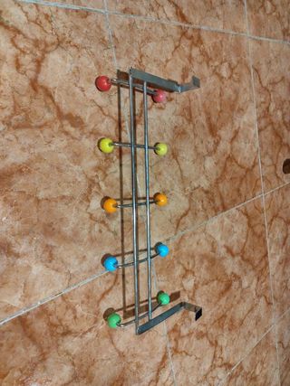 Perchero de pared multicolor