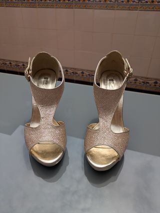 Zapatos tacón dorado talla 37