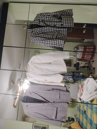 3 Chaquetas - Beige y Blanco