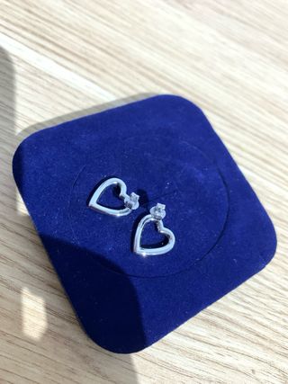 Aretes Tommy Hilfiger corazón plata
