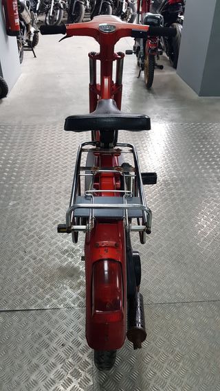Vespa Vespino SC: Moto clásica roja