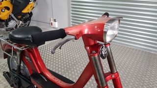 Vespa Vespino SC: Moto clásica roja