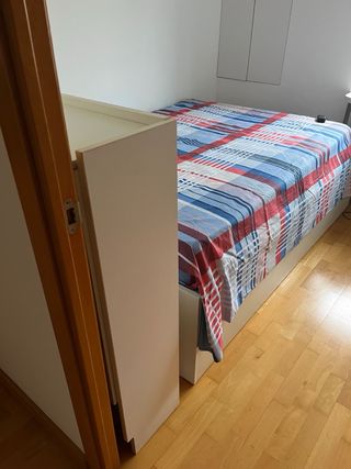 Cabecero Brimnes IKEA con puertas hechas a medida