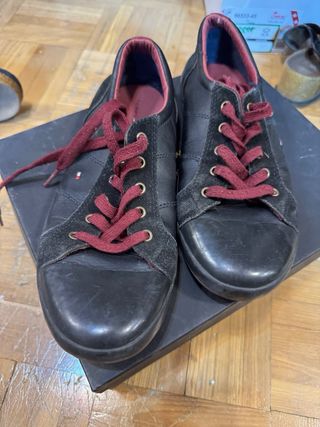 Zapatillas Tommy Hilfiger - Negras y rojas