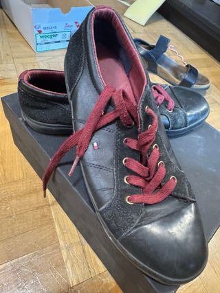 Zapatillas Tommy Hilfiger - Negras y rojas